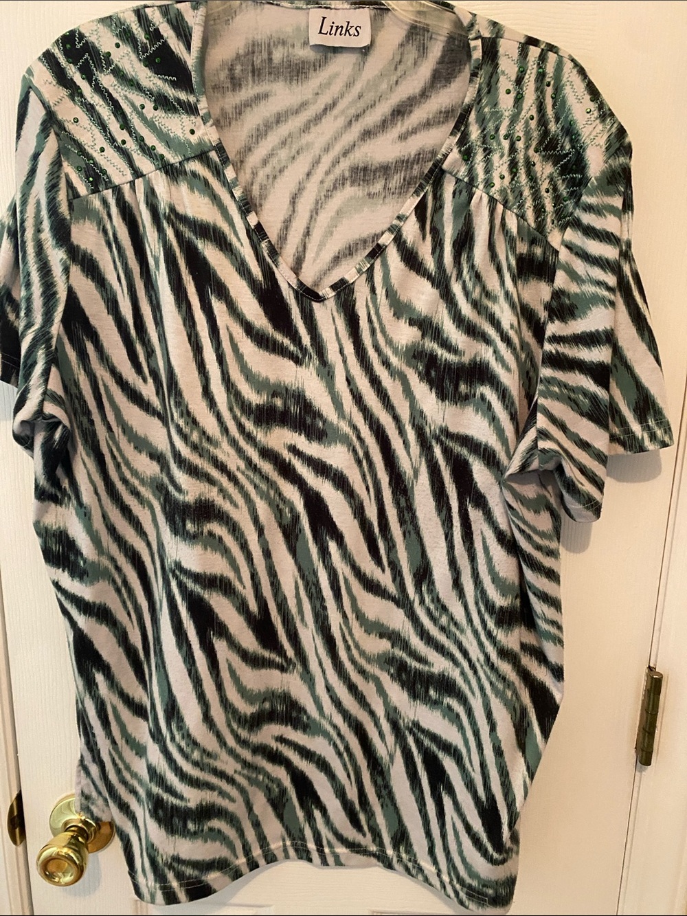 Links Green and Black Zebra-Print V-Neck Tee